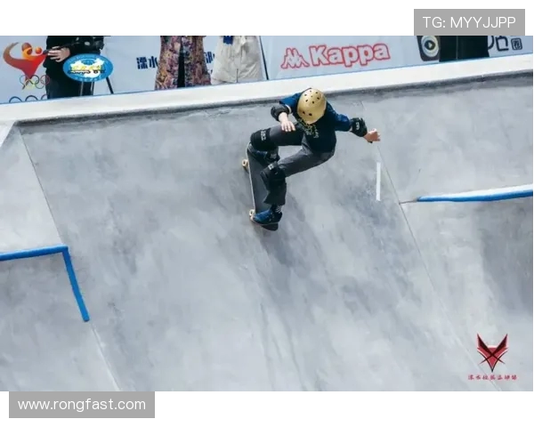 武汉滑板队与广州滑板队赛后复盘探讨团队协作的成功与不足