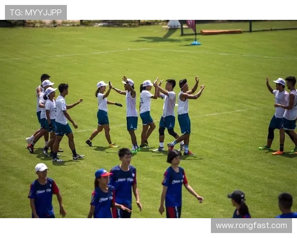 武汉飞盘队与深圳飞盘队赛后复盘分析意识碰撞与战术较量