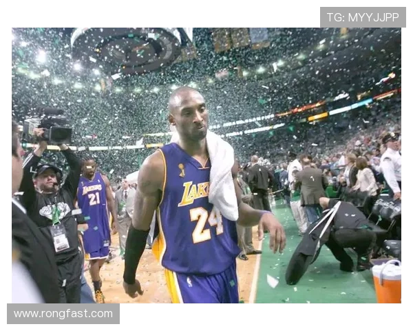 03年湖人火箭经典对决回顾：科比与姚明的巅峰对抗之战