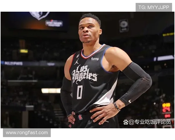 拉塞尔威斯布鲁克的篮球传奇之路与个人成长故事解析