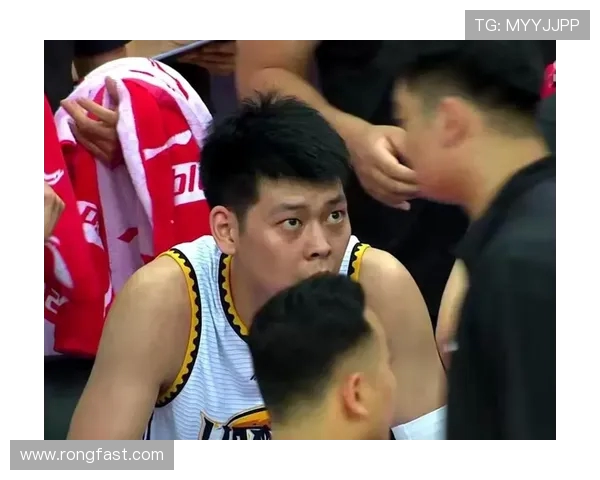 朱荣振的艺术之路与人生哲学探讨：从创作到灵感的深度解析