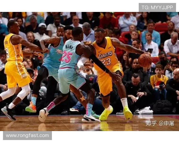 热火与湖人对决全景分析数据图解揭示比赛精彩瞬间与关键表现