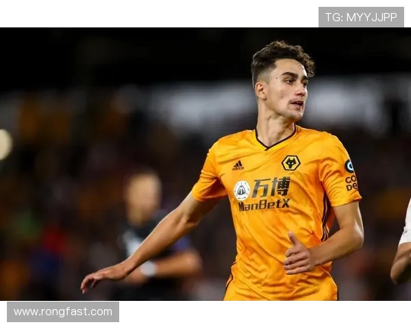 若昂内维斯的足球之路与未来展望：从新星到顶级球员的成长历程