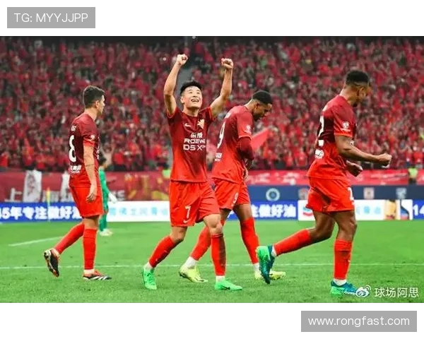 蔚山现代与上海上港的激烈对决谁能在亚冠赛场笑到最后 蔚山现代与上海上港的激烈对决谁能在亚冠赛场笑到最后