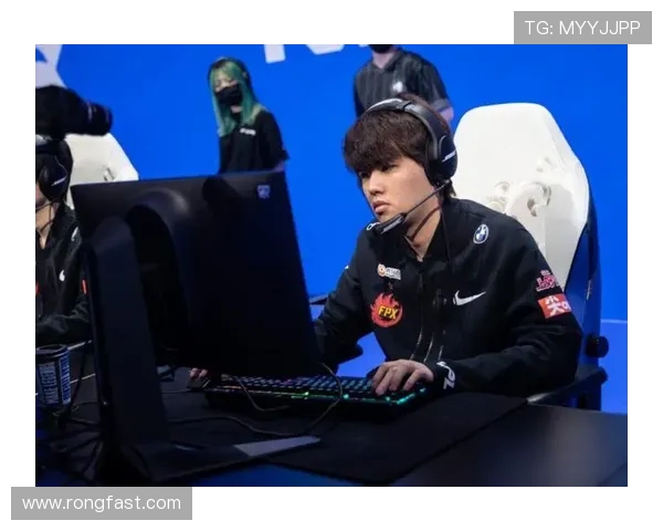 FPX在CSGO比赛中的进攻策略分析与失误反思