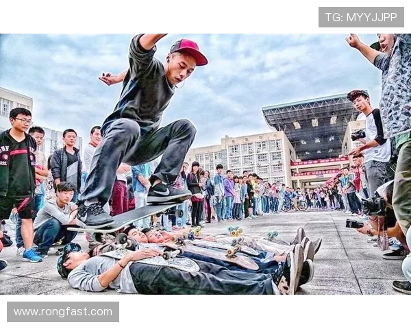 上海极限运动队在世界滑板锦标赛中的默契配合与精彩表现分析