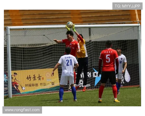 南京足球队荣登足球状态排行榜第五名展现强劲实力