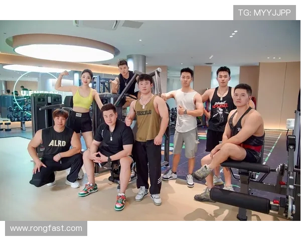 广州滑板队默契配合探秘：团队精神与技术的完美结合