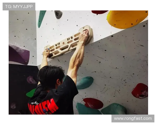 杭州攀岩队的灵活性揭秘：一场关于力量与技巧的巅峰对决